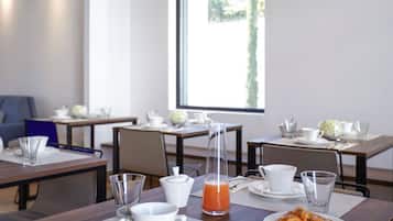 Daily buffet breakfast (EUR 16.00 per person)