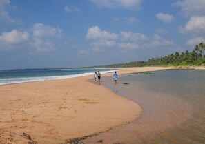 Beach volleyball - Back of beyond -  Wellness Retreat (Kahandamodara)