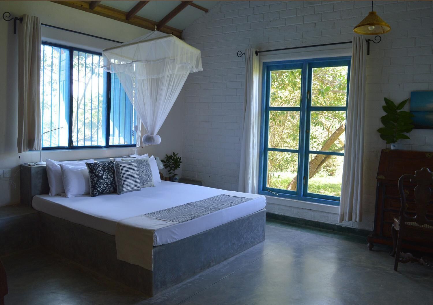 In-room safe, free WiFi, bed sheets