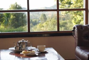 Café da manhã, almoço e jantar; culinária local