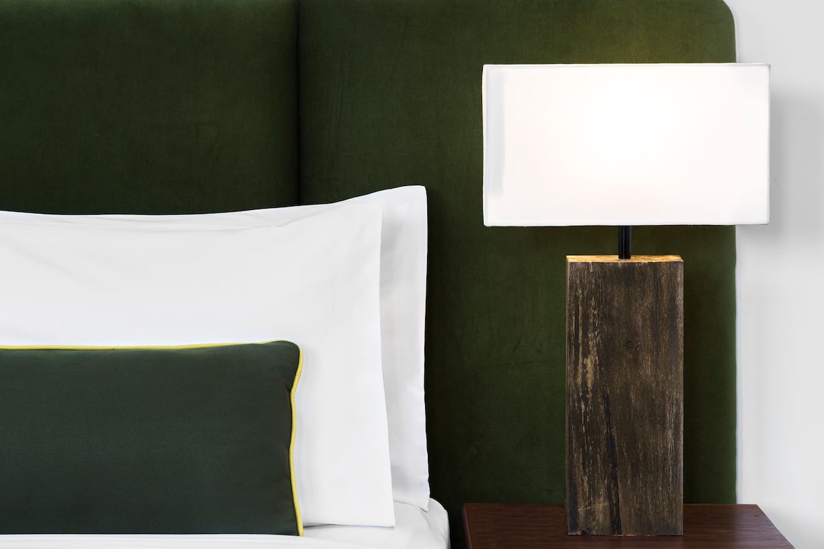 Deluxe kamer, 1 twee- of 2 eenpersoonsbedden, balkon, uitzicht op zwembad | 1 slaapkamer, luxe beddengoed, pillowtop-bedden, een kluis op de kamer