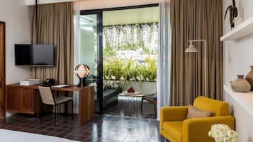 Chambre Double Deluxe, balcon, vue piscine | Vue de la chambre