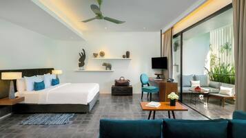 Suite Pool View + Free Minibar | Ylelliset vuodevaatteet, pillowtop-patjalliset sängyt