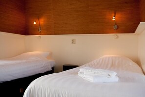Cots/infant beds, rollaway beds, free WiFi, bed sheets - Restinn Oosterleek (Oosterleek)