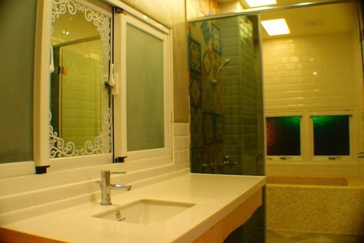 Bathroom | Shower, free toiletries, hair dryer, slippers