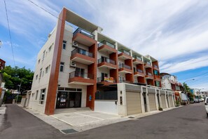 Front of property - Oia Cafe B&B (Taitung)