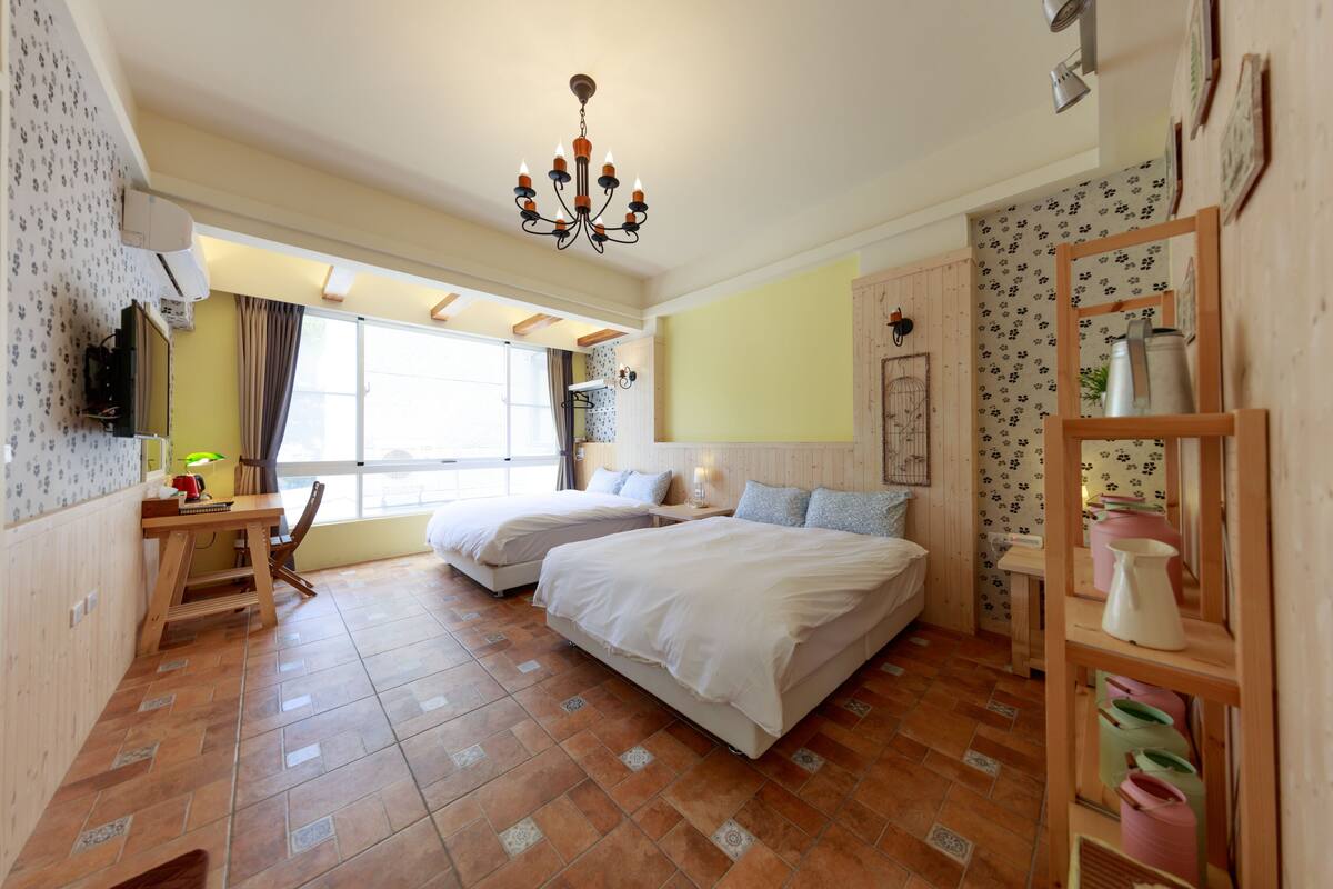 Habitación cuádruple estándar | Escritorio, insonorización, wifi gratis y ropa de cama