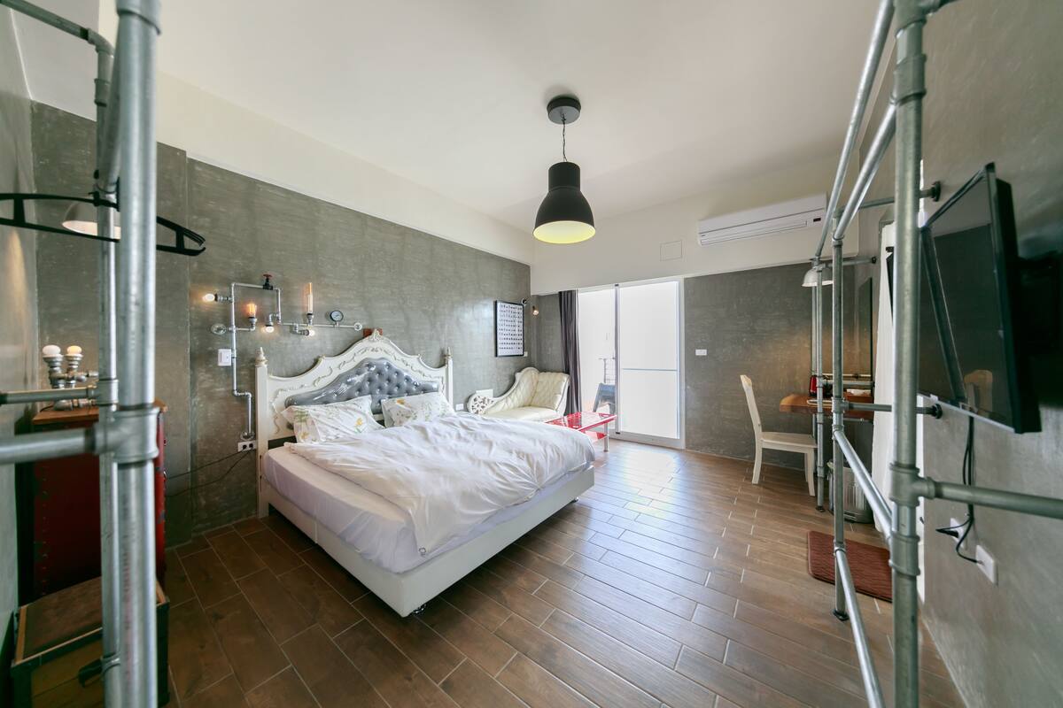 Habitación doble (" -C-") | Escritorio, insonorización, wifi gratis y ropa de cama