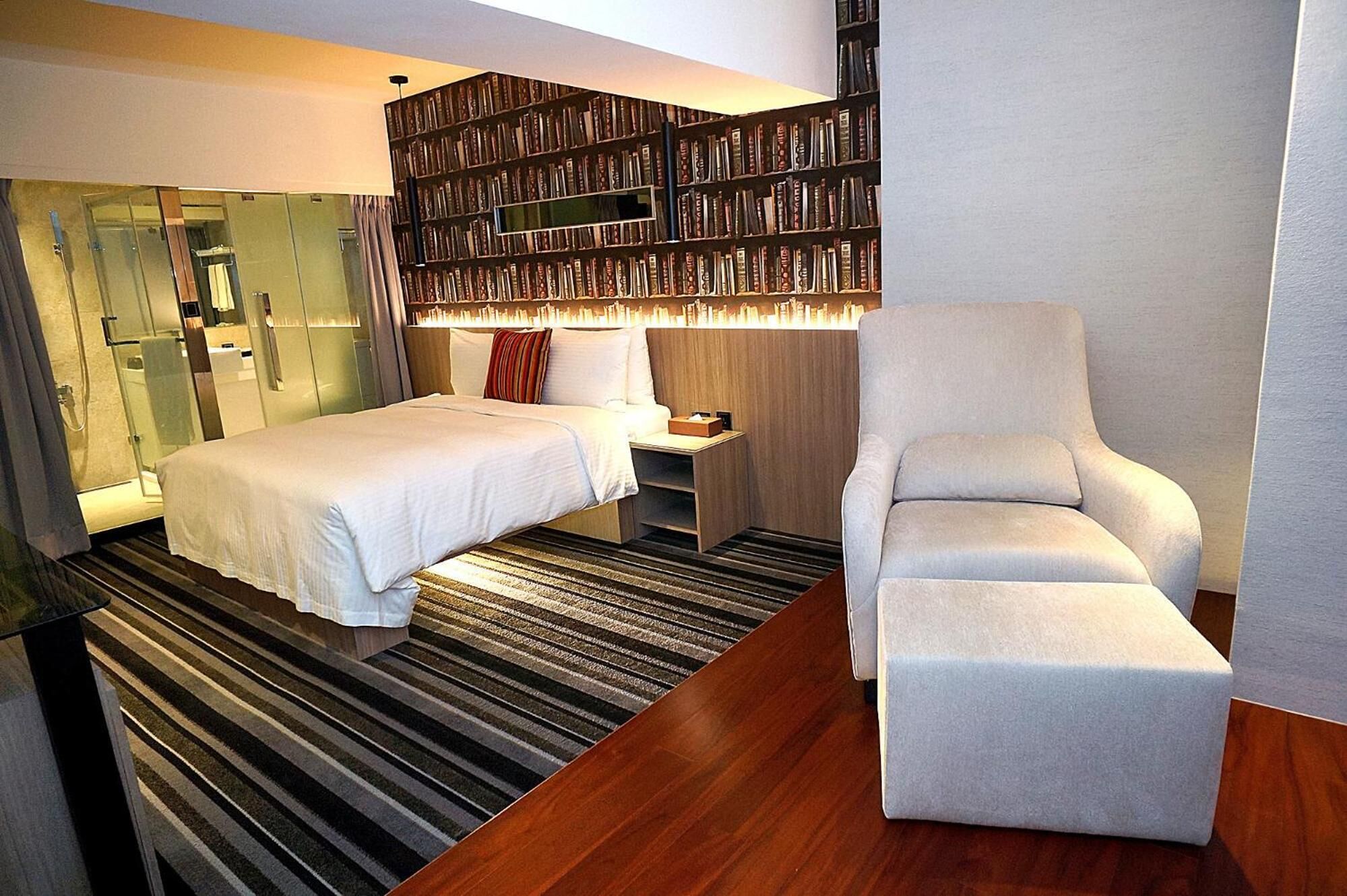 in-room safe, desk, soundproofing, free wifi