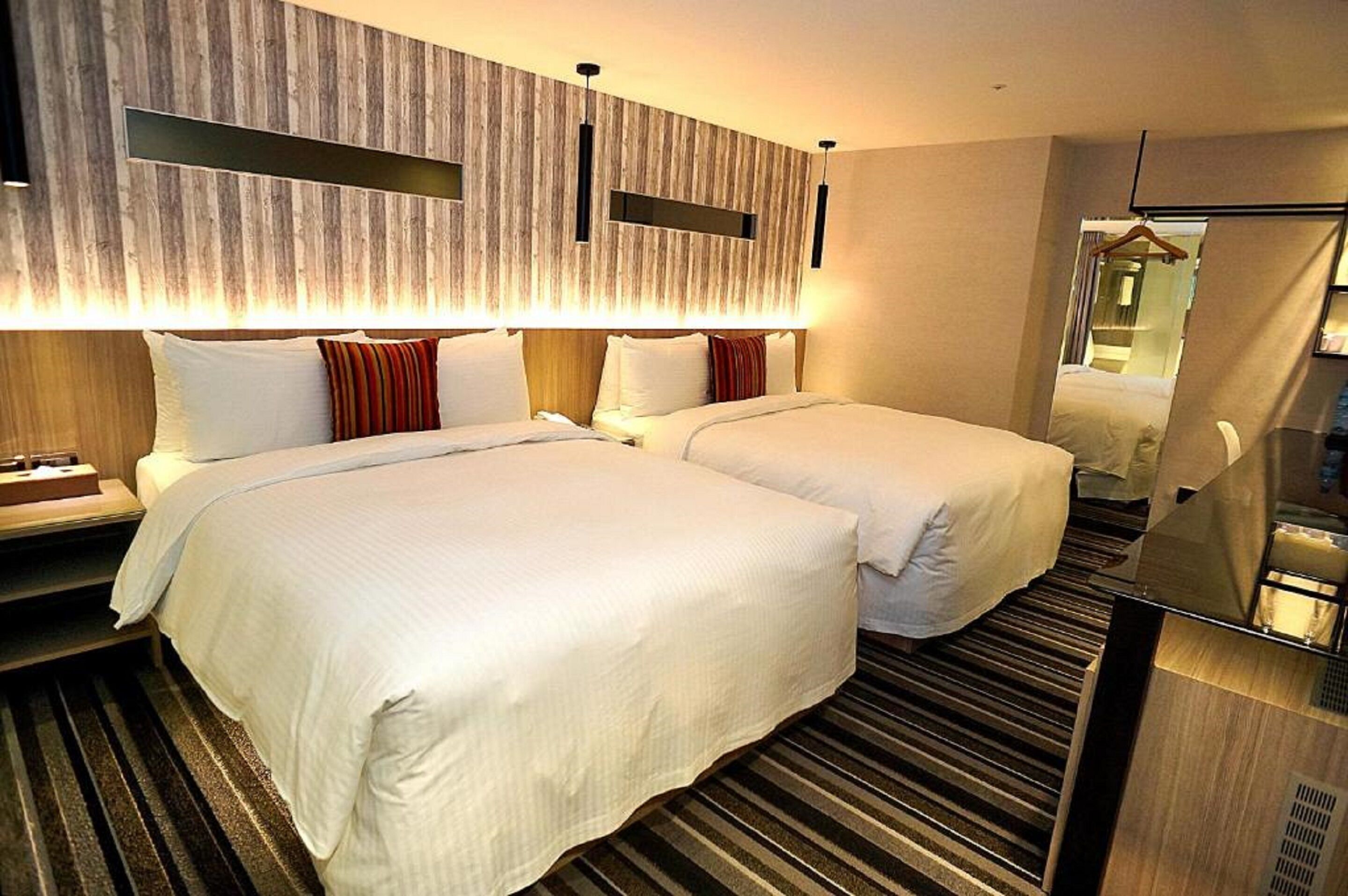 standard quadruple room, non smoking | in-room safe, desk, soundproofing, free wifi