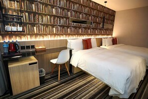 迷你吧贈品、房內夾萬、書桌、遮光窗簾/窗簾