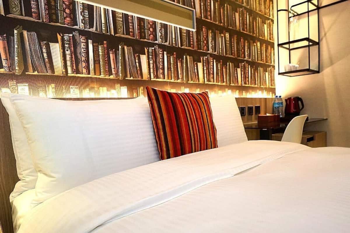 Artículos del minibar gratis y caja de seguridad en la habitación