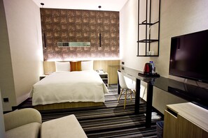 Deluxe Double Room, Non Smoking | Living area | 42-inch LED TV with cable channels, TV - Via Hotel Zhongxiao (Taipei)