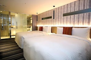 Standard Quadruple Room, Non Smoking | Free minibar, in-room safe, desk, blackout drapes - Via Hotel Zhongxiao (Taipei)