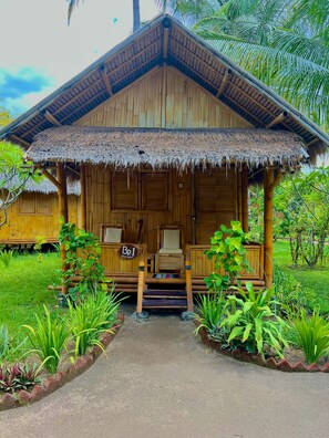 Bungalow básico (Backpacker's Bungalow) | Decoración individual, mobiliario individual, cortinas opacas