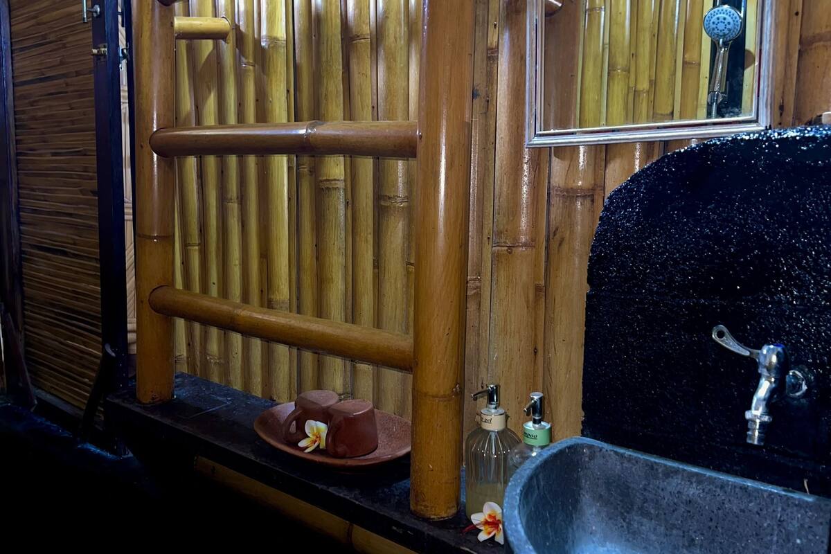 seaview bungalow | bathroom | shower, towels