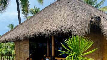 Blackout curtains, free WiFi, bed sheets