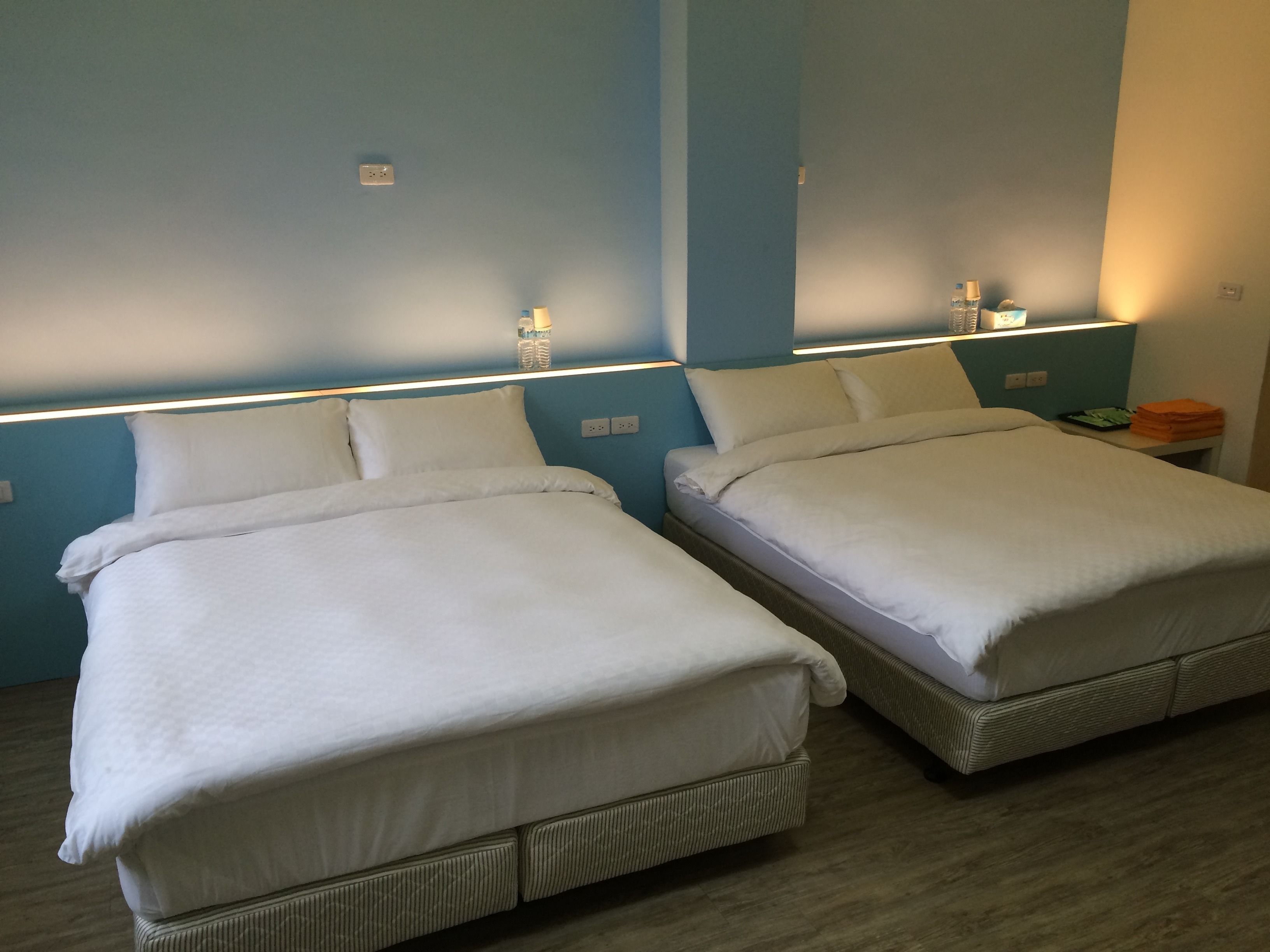 quadruple room | desk, blackout curtains, soundproofing, free wifi