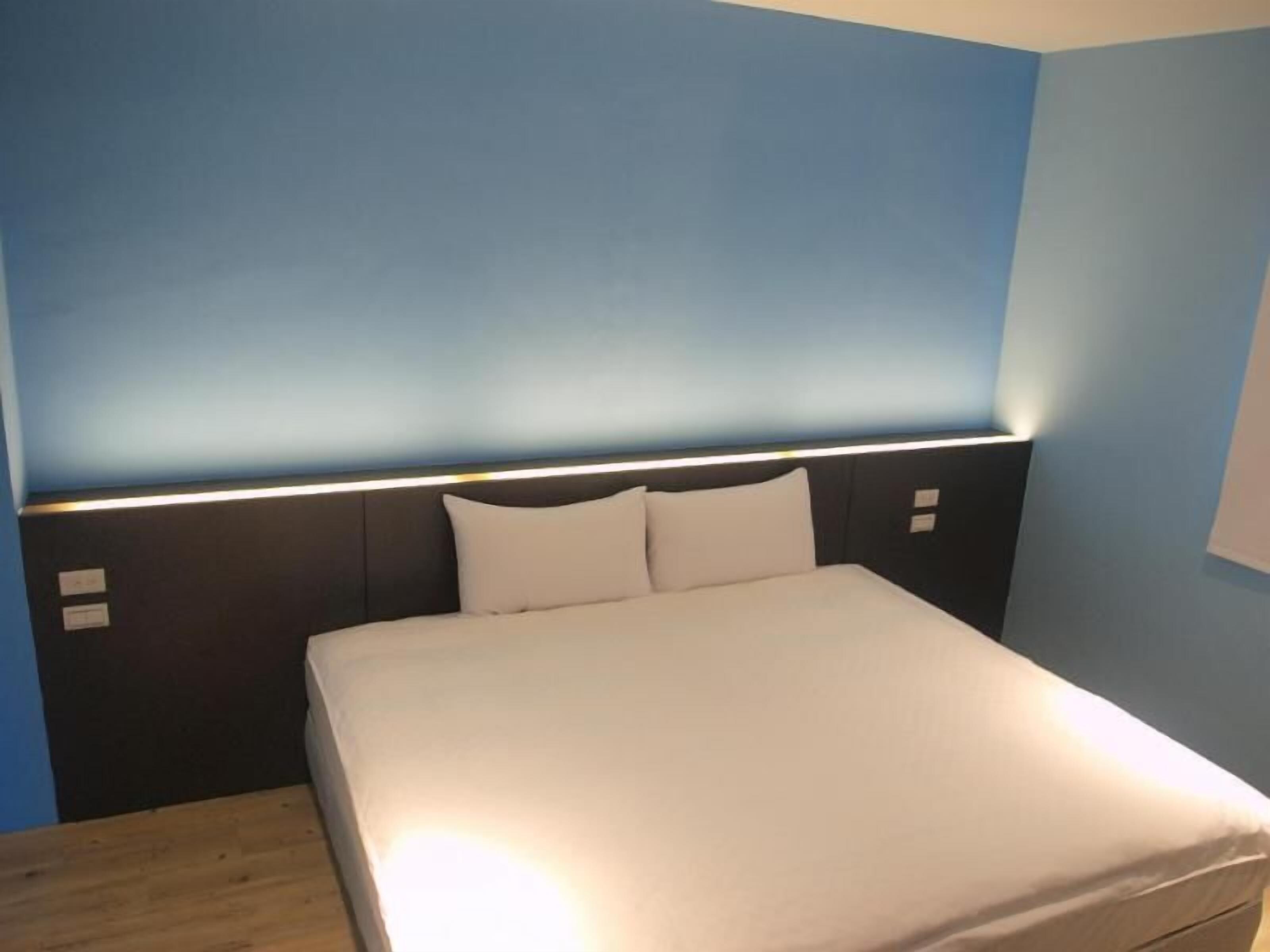 Escritorio, cortinas opacas, sistema de insonorización y wifi gratis