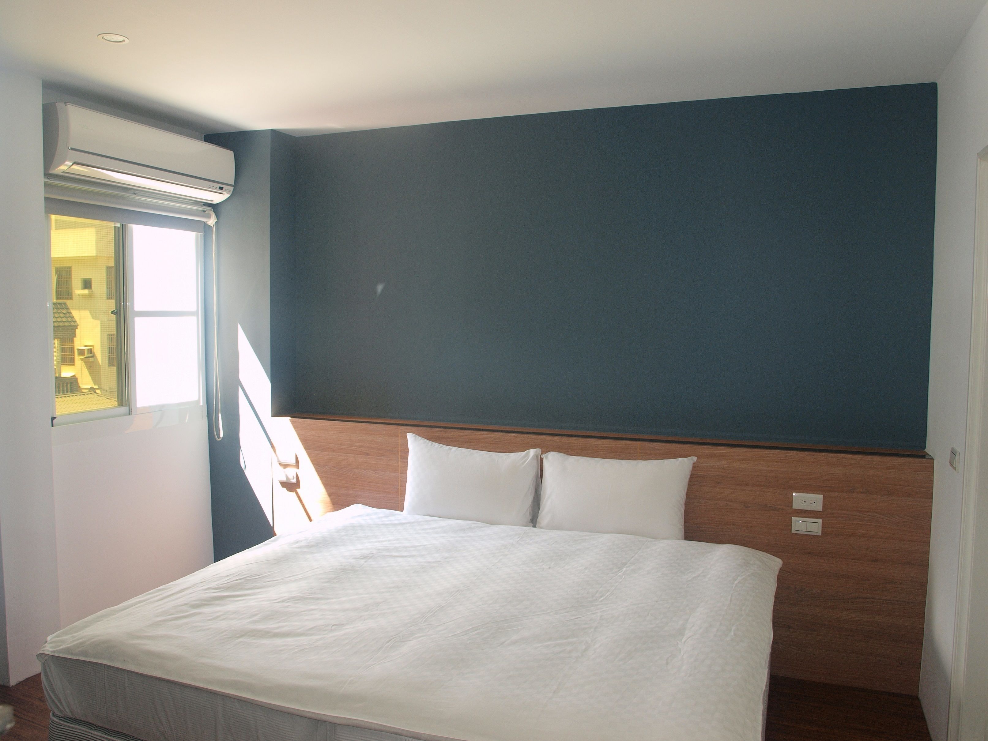 double room | desk, blackout curtains, soundproofing, free wifi