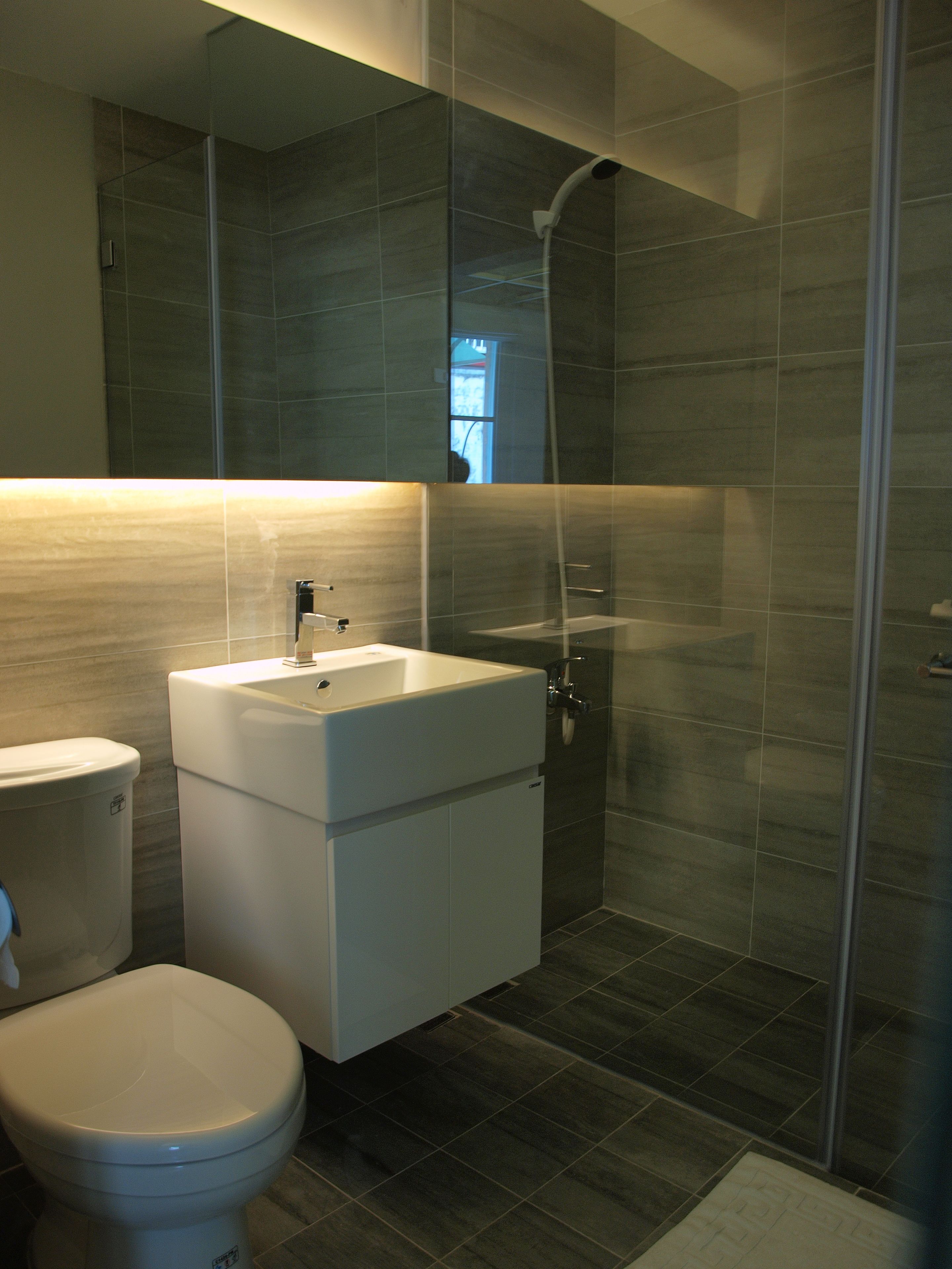 double room | bathroom | shower, free toiletries, hair dryer, slippers