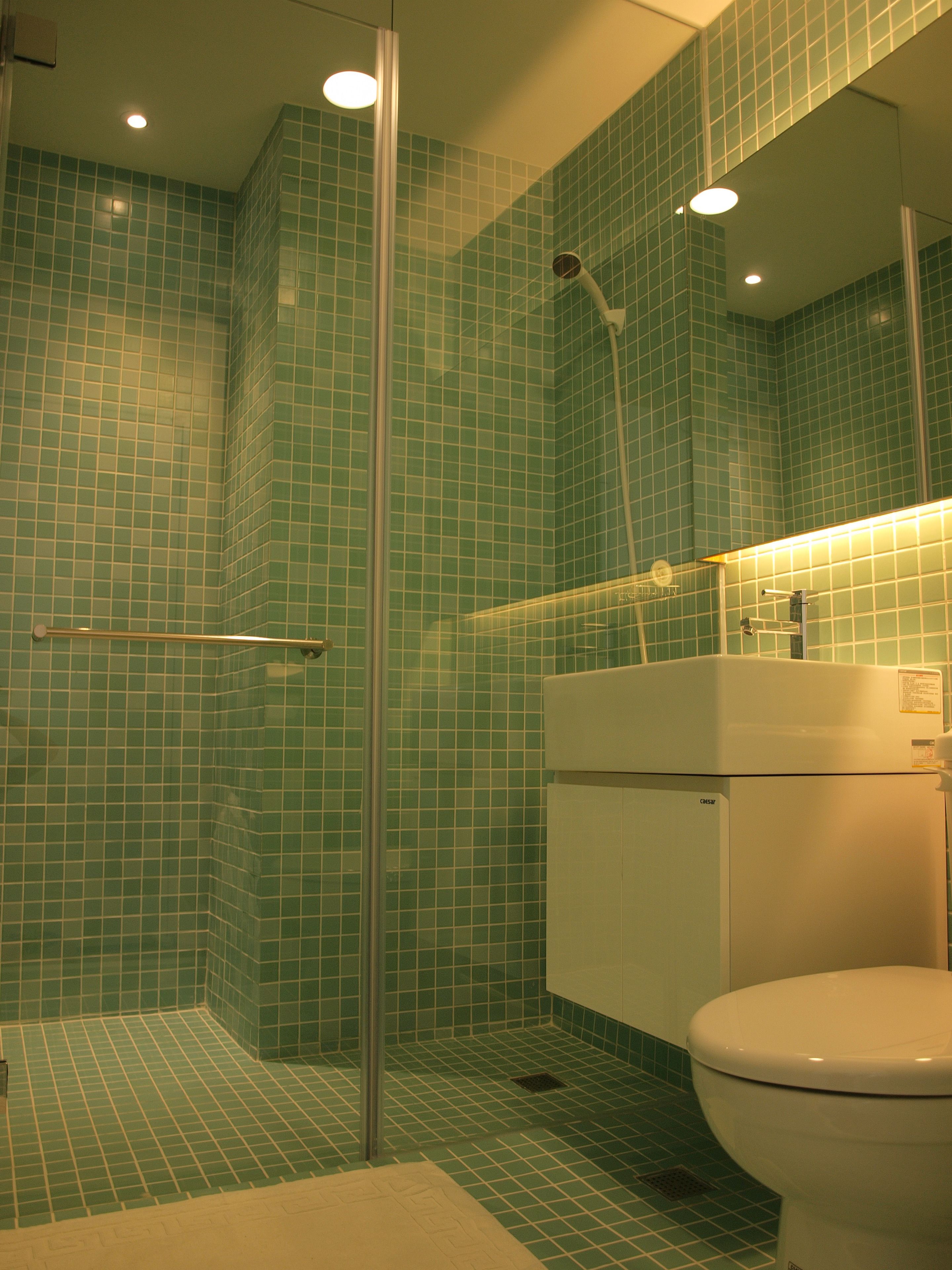 double room | bathroom | shower, free toiletries, hair dryer, slippers