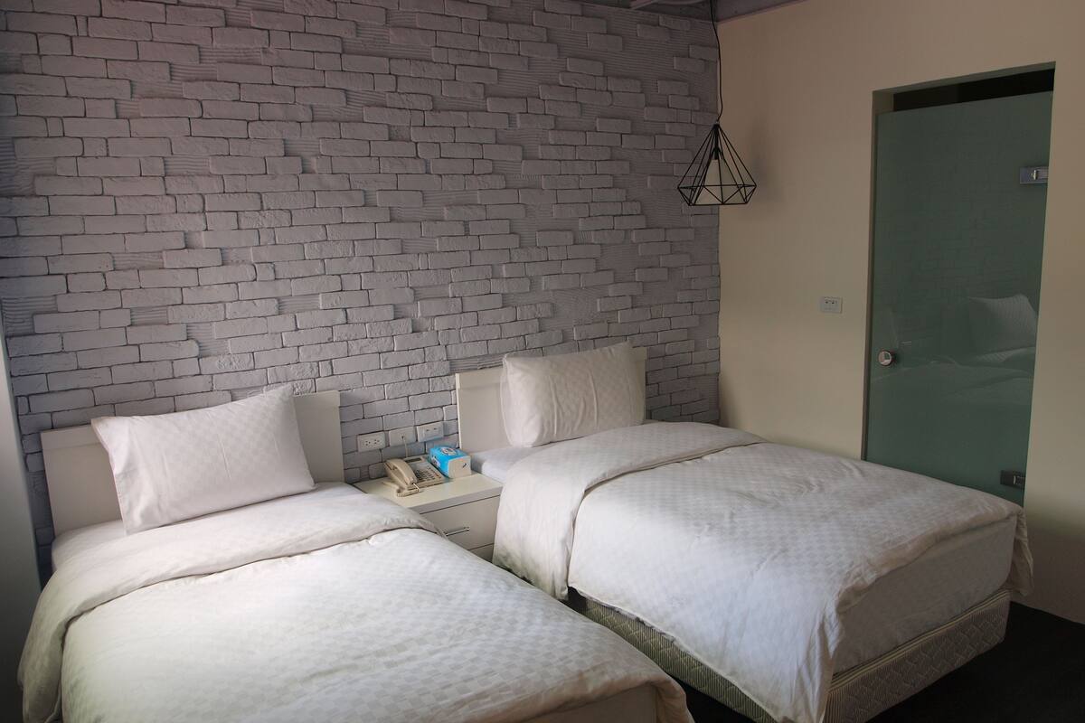 Kamar Twin | Meja kerja, tirai kedap cahaya, kedap suara, dan Wi-Fi gratis
