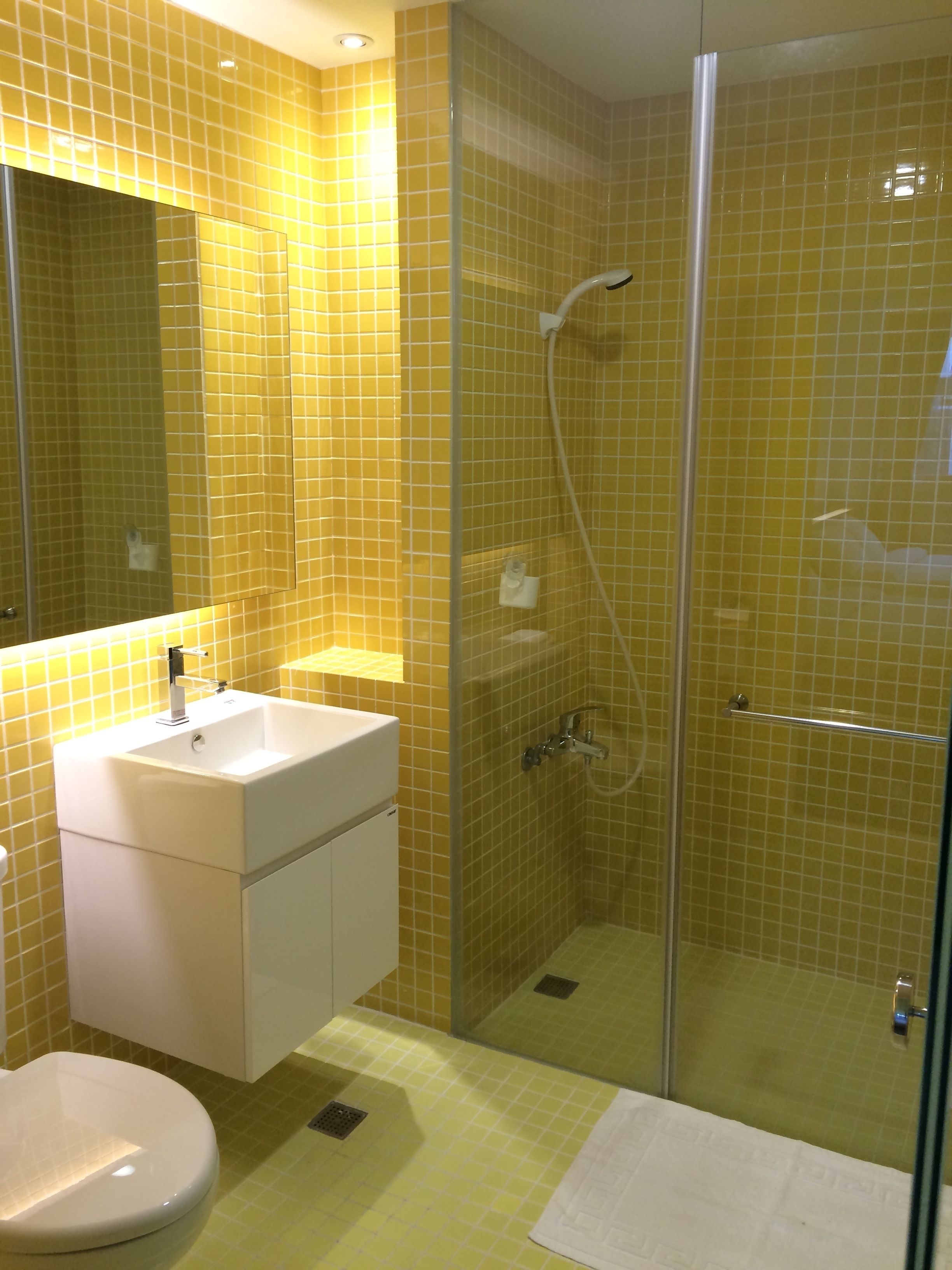 quadruple room | desk, blackout curtains, soundproofing, free wifi