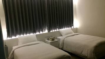 Twin Room | Desk, blackout drapes, soundproofing, free WiFi