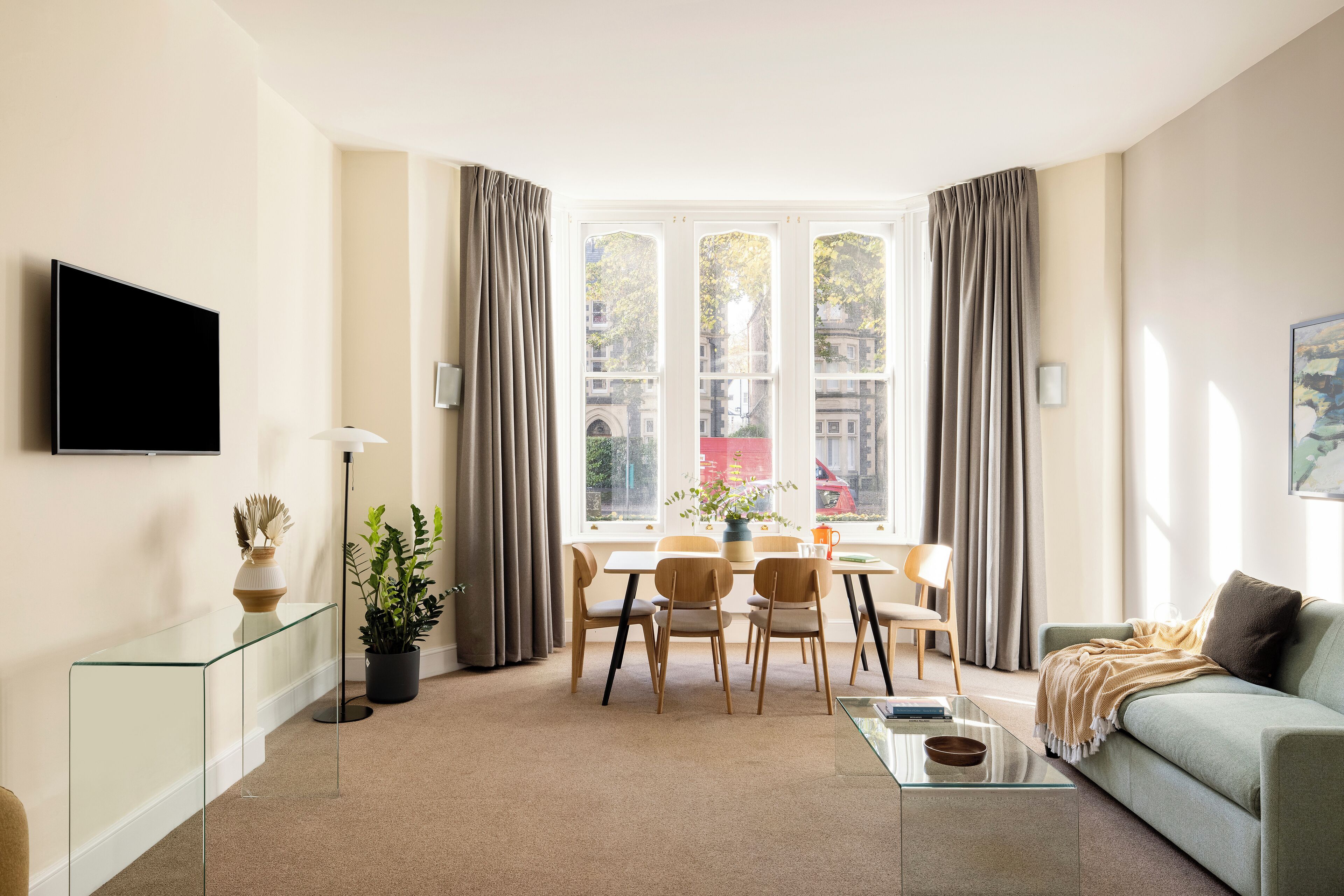 Living area | Flat-screen TV