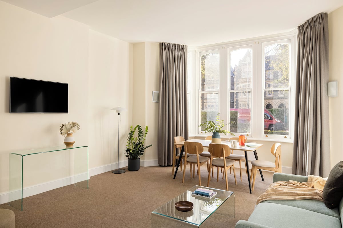 Apartment, 2 Bedrooms | Living area