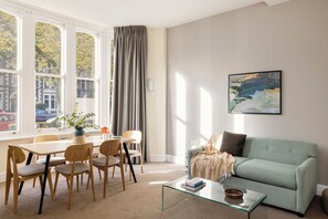 Flat-screen TV - SACO Cardiff – Cathedral Road (Cardiff)