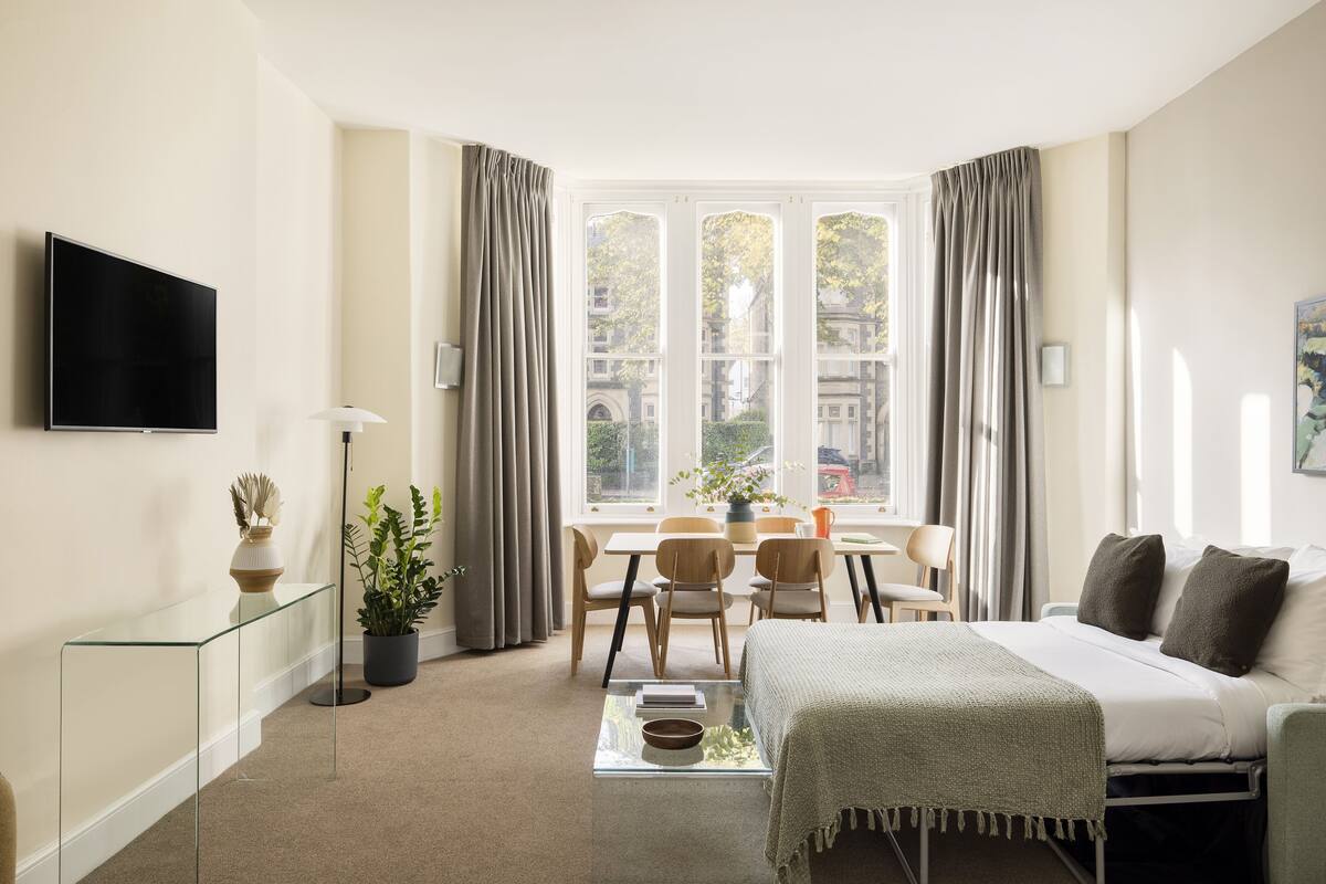 Apartment, 2 Schlafzimmer (with sofa bed) | Wohnbereich | Flachbildfernseher