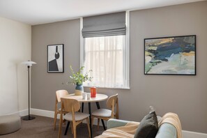 Dining - SACO Cardiff – Cathedral Road (Cardiff)