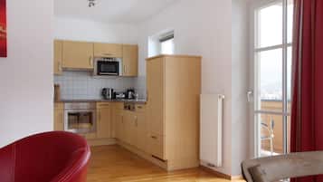 Luxury Apartment, 2 Bedrooms, Balcony (Incl. 163 EUR Cleaning Fee) | Private kitchen