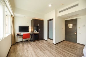 Desk, laptop workspace, free WiFi, bed sheets