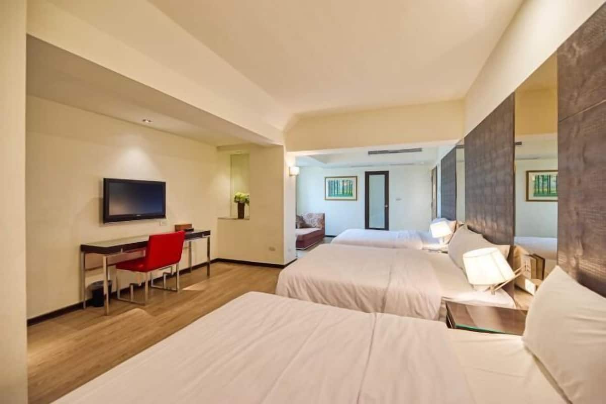 1 bedroom, desk, laptop workspace, free WiFi