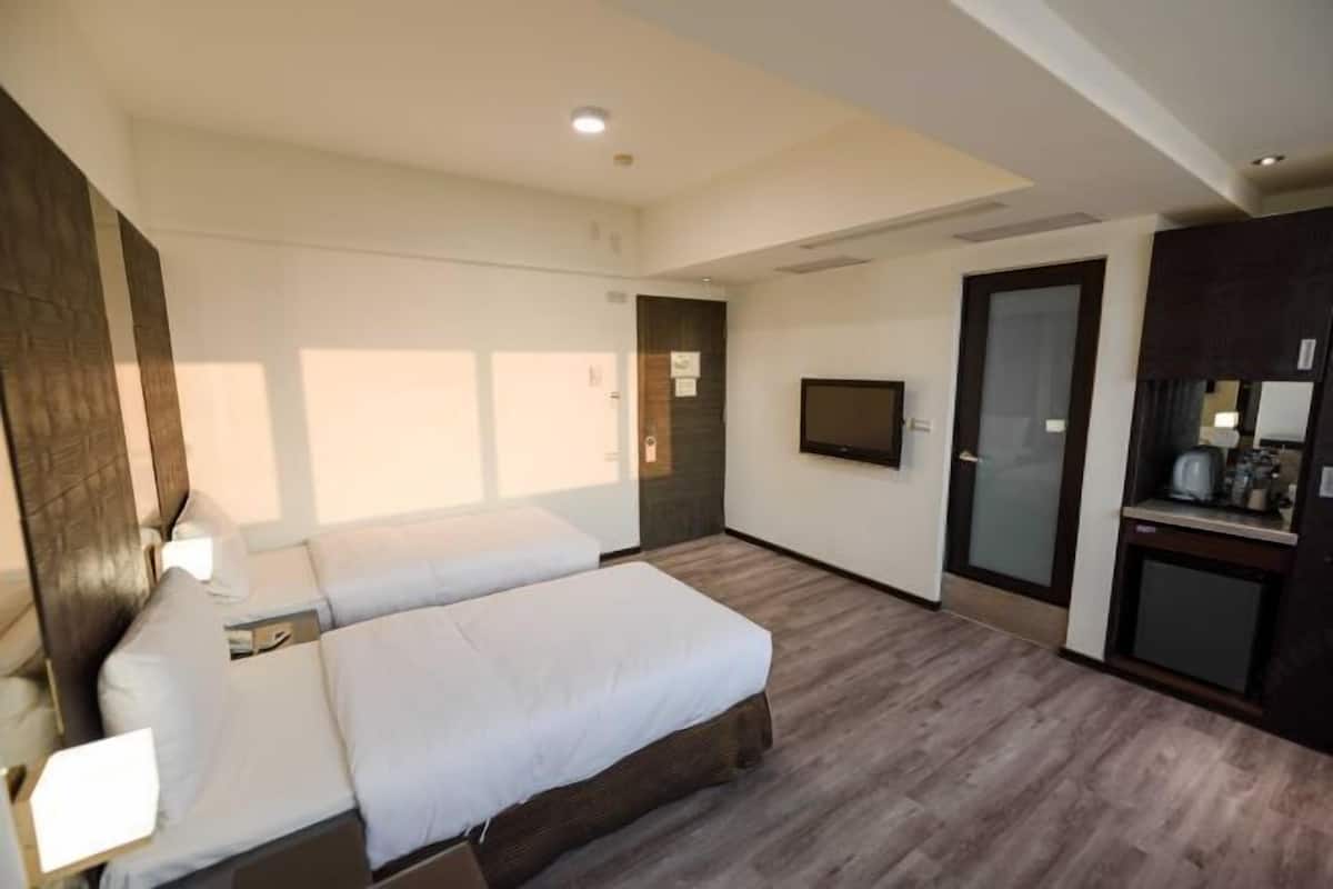 1 bedroom, desk, laptop workspace, free WiFi