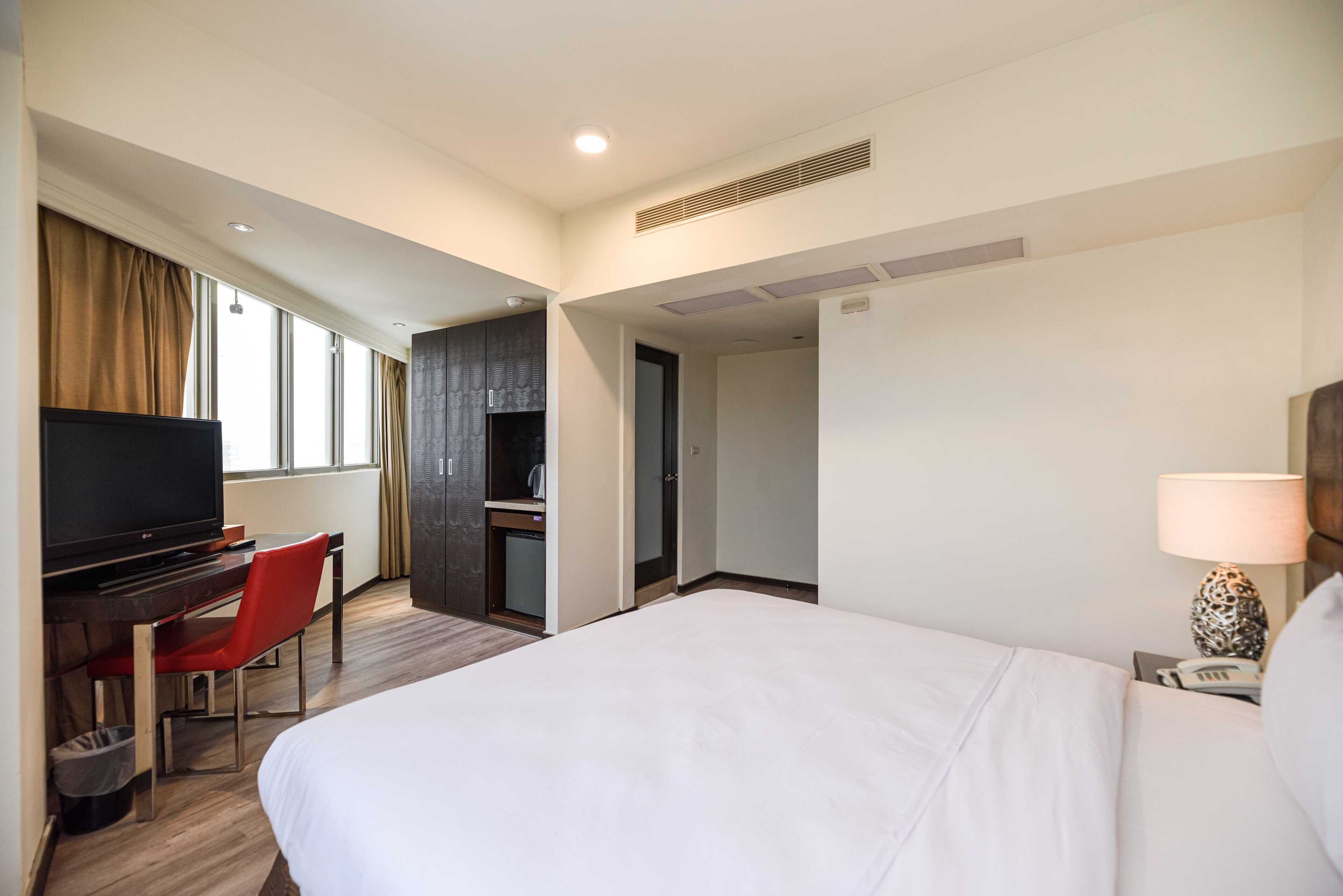 classic double room | desk, laptop workspace, free wifi, bed sheets