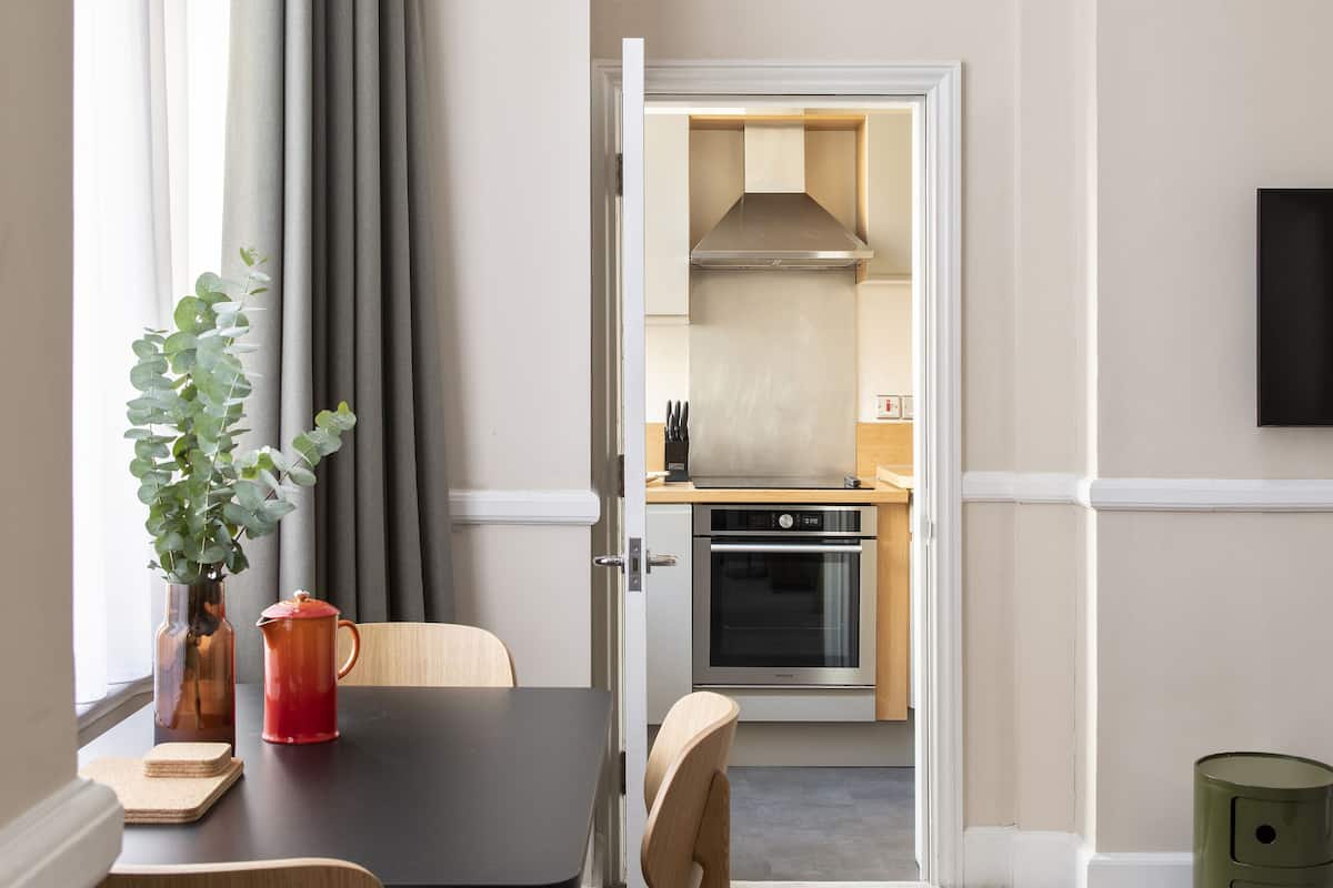 One Bedroom Apartment | In-room dining