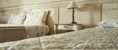 Apartamento, 2 habitaciones | Sala de estar | Una televisión de pantalla plana