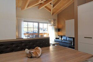 Superior Apartment, 2 Bedrooms, Balcony, Mountain View (Excl. 163 EUR cleaning fee) | Living area