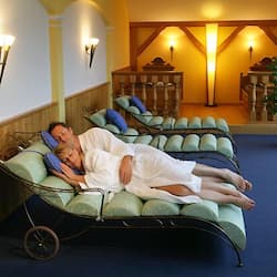 Sauna, hot tub, steam room, body treatments, aromatherapy