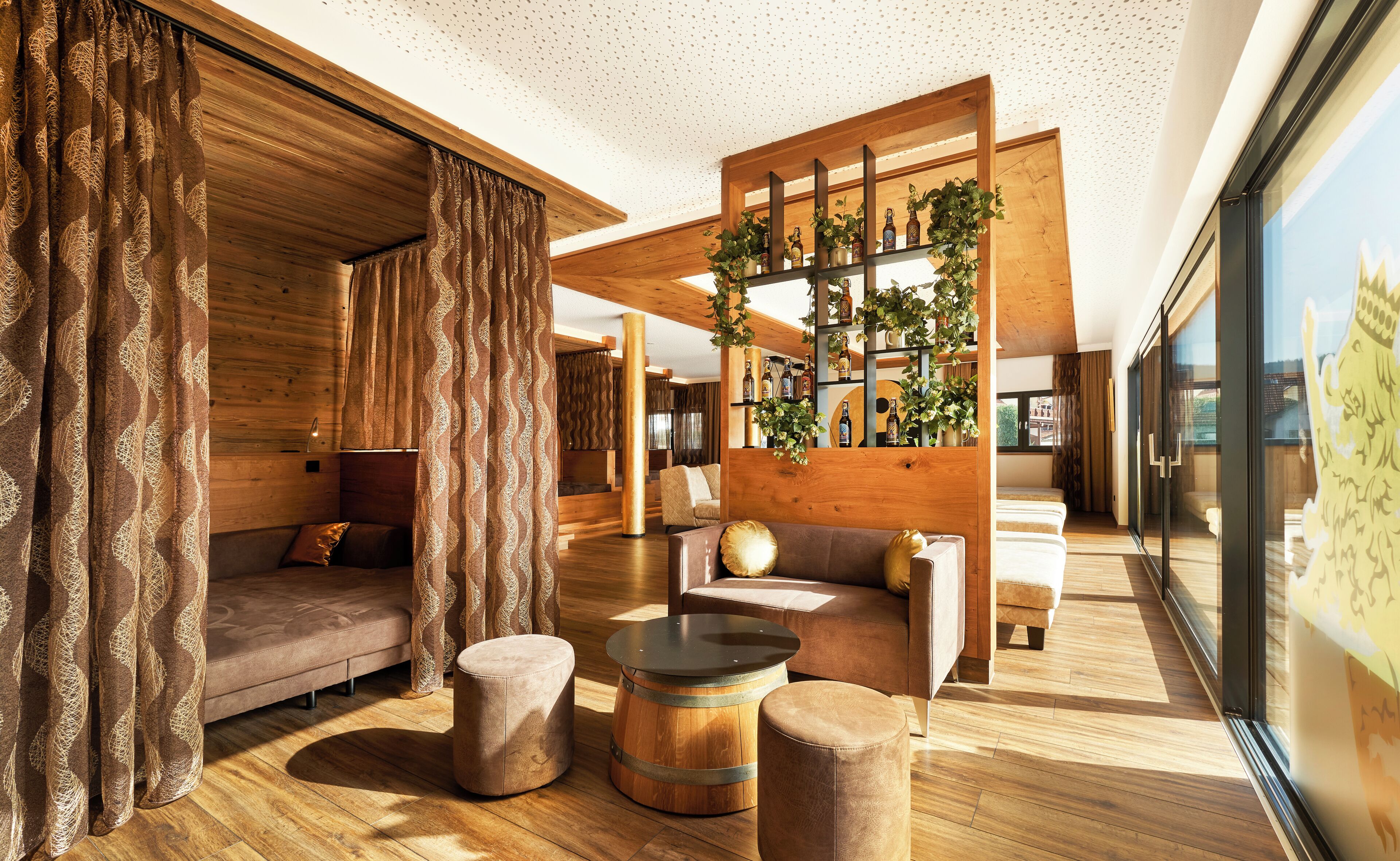 Couples treatment room(s), sauna, hot tub, steam room, body treatments