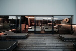 Couples treatment rooms, sauna, hot tub, steam room, body treatments