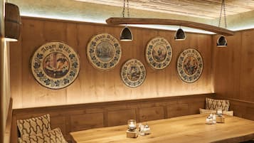 2 restaurantes, café da manhã, culinária internacional