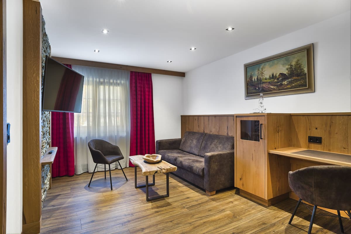 Suite | Living area | Flat-screen TV