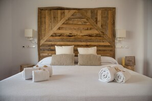 Junior Suite | Premium bedding, minibar, in-room safe, blackout curtains - Hostal La Torre (Sant Antoni de Portmany)