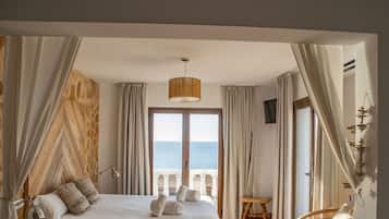 Suite junior, balcón | Ropa de cama de alta calidad y minibar