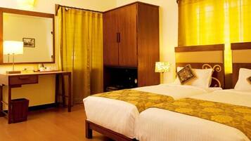 Deluxe Double or Twin Room, 2 Single Beds | In-room safe, desk, iron/ironing board, rollaway beds